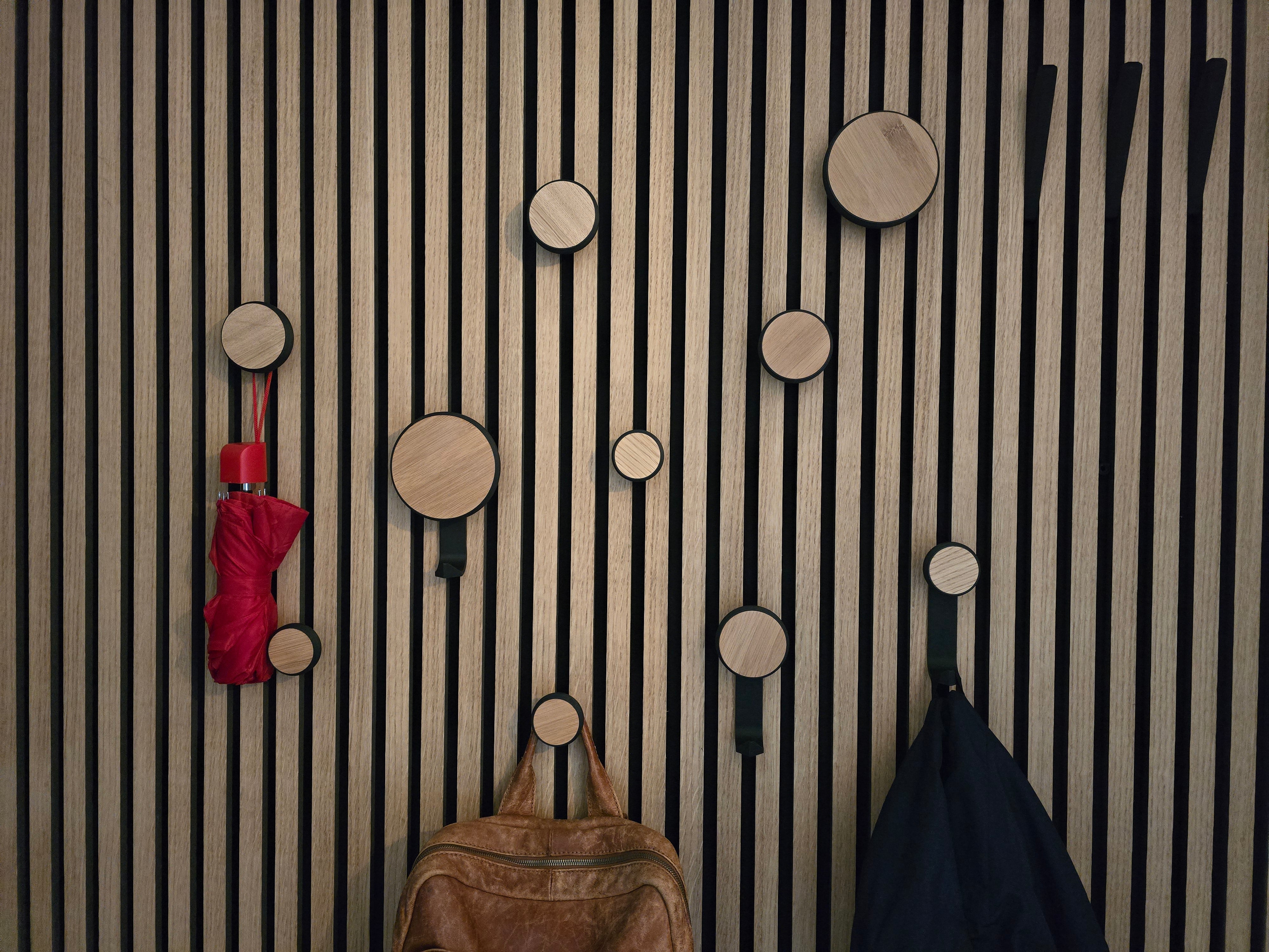 Runder Kleiderablage Haken/Aufhänger Eichenholzfurnier für Akustikplatten - Montageart: Wandclip