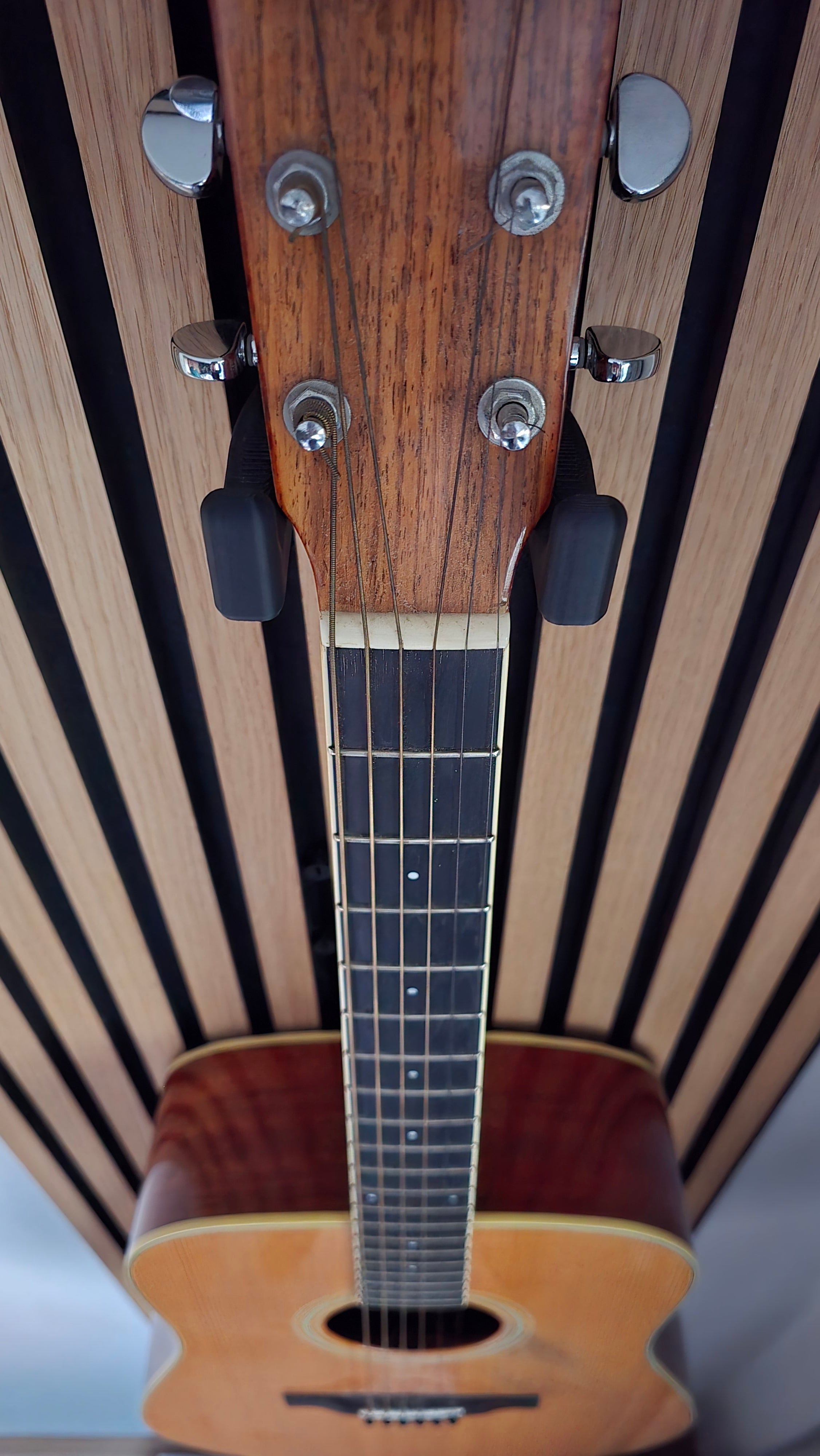Gitarrenaufhänger für Akustikplatten - Montageart: Einschrauben