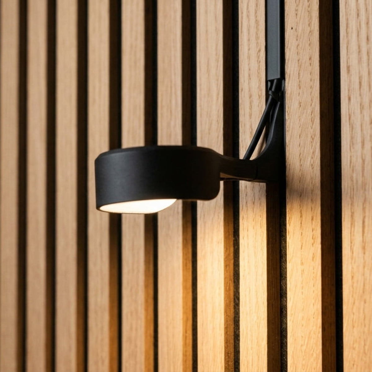 WallTune LED-Spot mit Halterung (IKEA STRIMSÄV im Lieferumfang) - Montage: Wandclip
